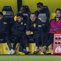 BVB-Sportdirektor Sebastian Kehl verkündet den Abgang von zwei Dortmundern, die den Verein wie Marco Reus verlassen werden. 