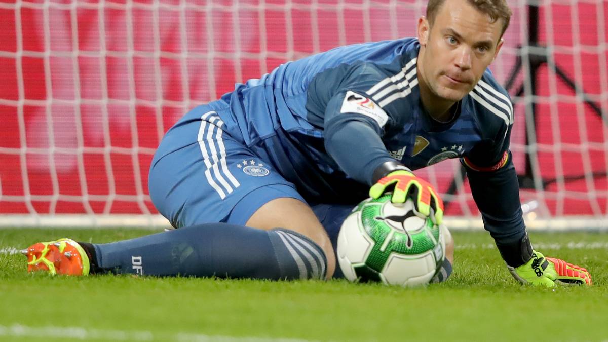 Auch sportlich lief es nicht rund: Manuel Neuer gab nach achtmonatiger Verletzungspause beim Länderspiel in Klagenfurt zwar ein gelungenes Comeback. Die 1:2-Niederlage in Österreich war aber ein Stimmungsdämpfer