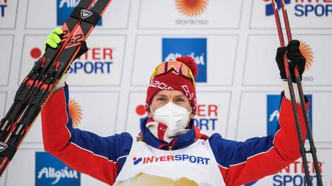 Alexander Bolshunov gewinnt Gold im Skiathlon