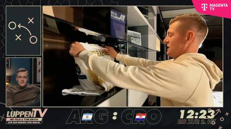 Die erste Ausgabe „Einfach mal Luppen“ bei MagentaTV ist da. Toni Kroos zeigt den Zuschauern in der Halbzeitpause seinen Madrid-Raum mit einigen echten Sammlerstücken des Mittelfeldspielers.