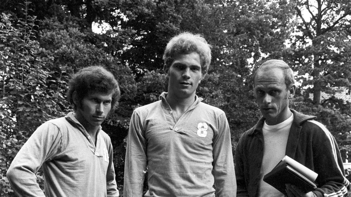 Wir schreiben das Jahr 1970: Bayern-Trainer Udo Lattek präsentiert zwei vielversprechende Neuzugänge: Den 18 Jahre alten Defensivmann Paul Breitner vom ESV Freilassing und den gleichaltrigen Angreifer Uli Hoeneß von der TSG Ulm 1846