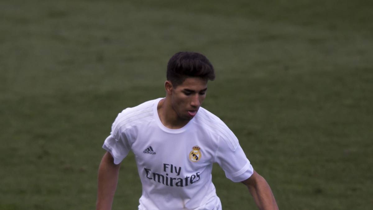 Achraf Hakimi (Real Madrid): Taktisch geschult, sehr schnell, offensiv variantenreich und torgefährlich. Der 17 Jahre alte Hakimi war früher Stürmer und verkörpert genau das, was ein moderner Außenverteidiger verkörpern muss. Kein Wunder, dass der große Zinedine Zidane den marokkanischen A-Nationalspieler im Sommer mit in die USA zur Preseason der Königlichen nahm