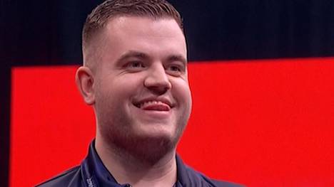 Überraschendes Aus bei der European Darts Trophy! Michael van Gerwen scheitert im Sechzehntelfinale an seinem Landsmann Niels Zonneveld, der erstmals gegen van Gerwen gewinnt.