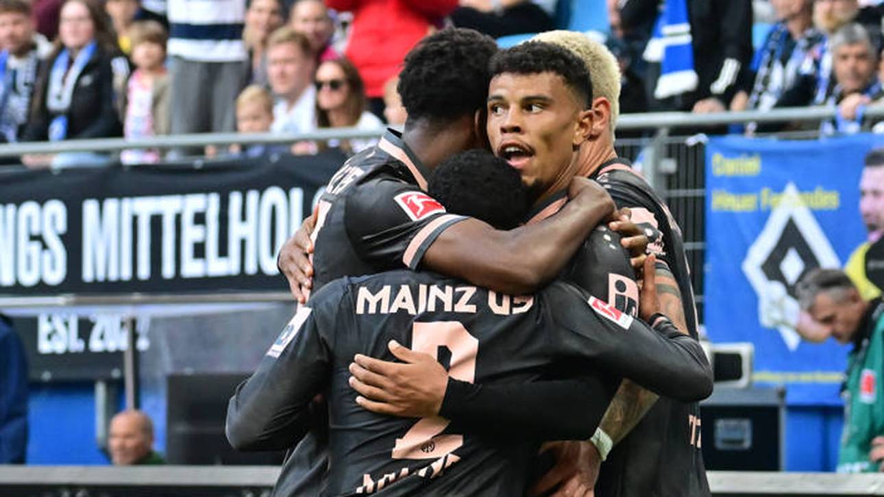 Der Ex-Hamburger Ransford Königsdörffer jubelt nach seinem Treffer zum 5:0 gegen den HSV