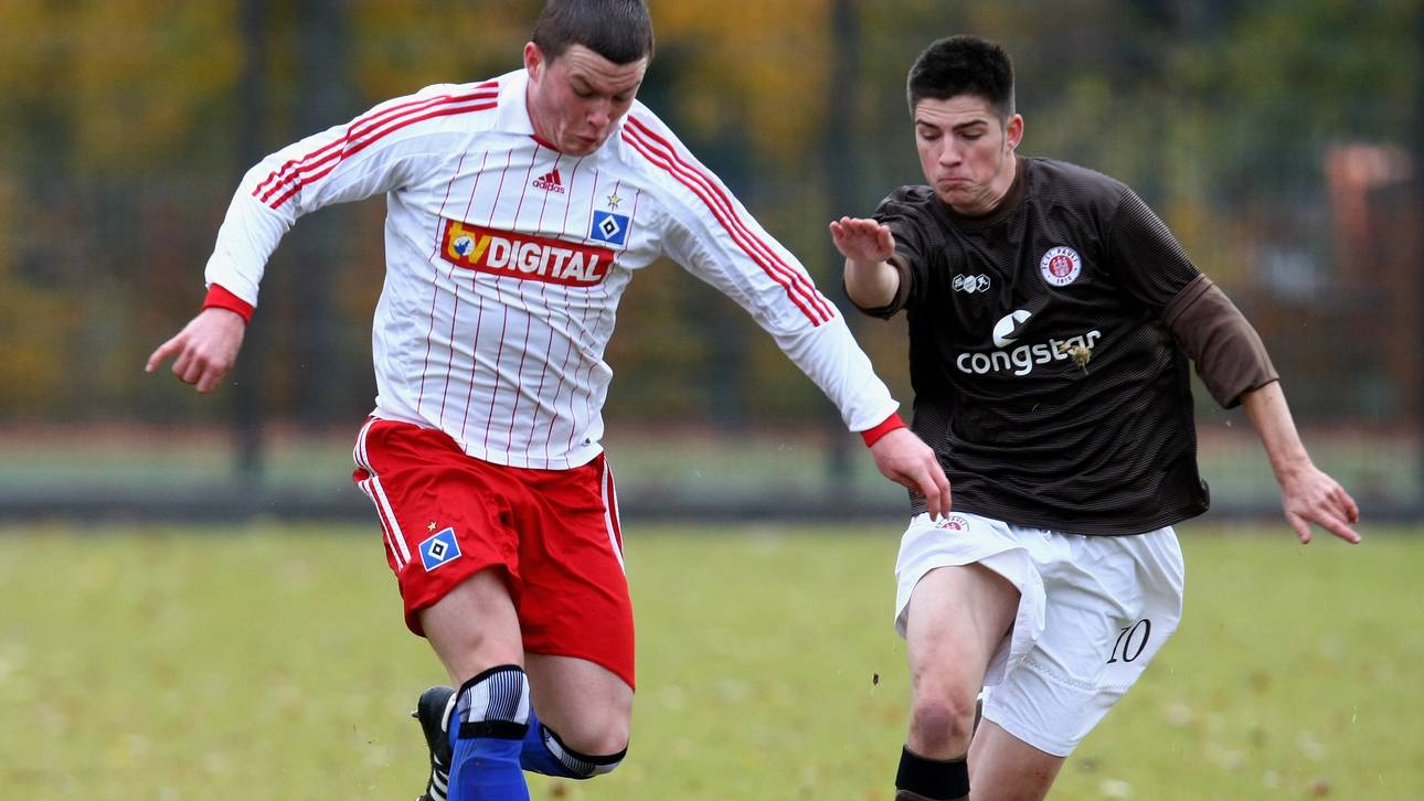 A Juniors - St. Pauli v Hamburger SV