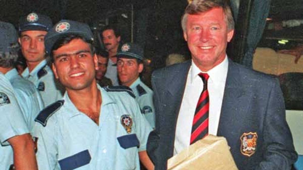 "Sir Alex" war nicht nur ein Erfolgscoach, sondern ein versierter Sprücheklopfer: Manchmal muss der zuweilen verhasste Coach sogar mit Begleitschutz ins Stadion einlaufen. SPORT1 erinnert zu seinem 75. Geburtstag am 31. Dezember an die besten Sprüche des Schotten: