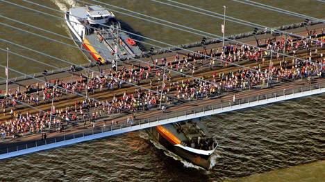Der Marathon in Rotterdam führte über die Erasmusbrücke