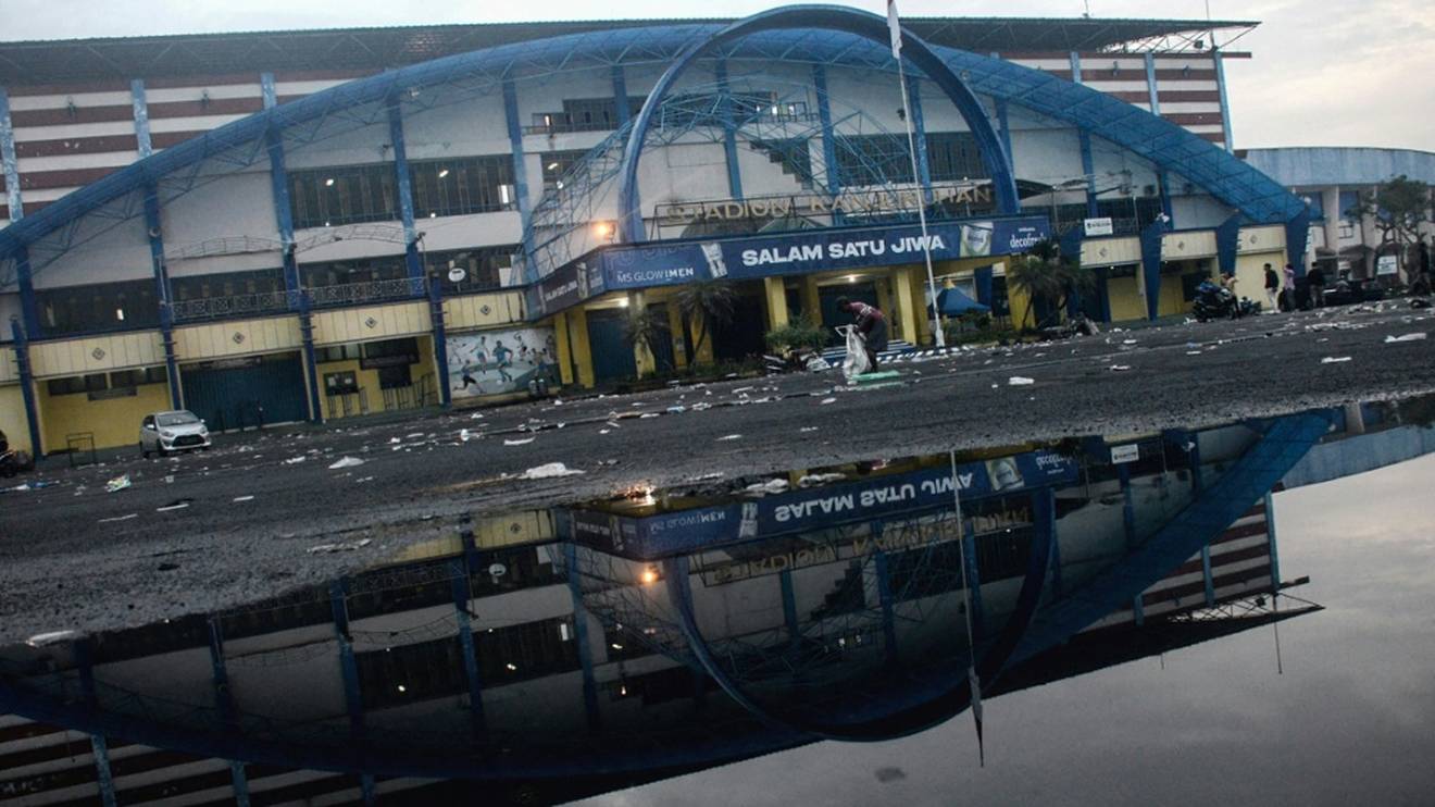 Bencana melanda Stadion Kanguruhan pada bulan Oktober