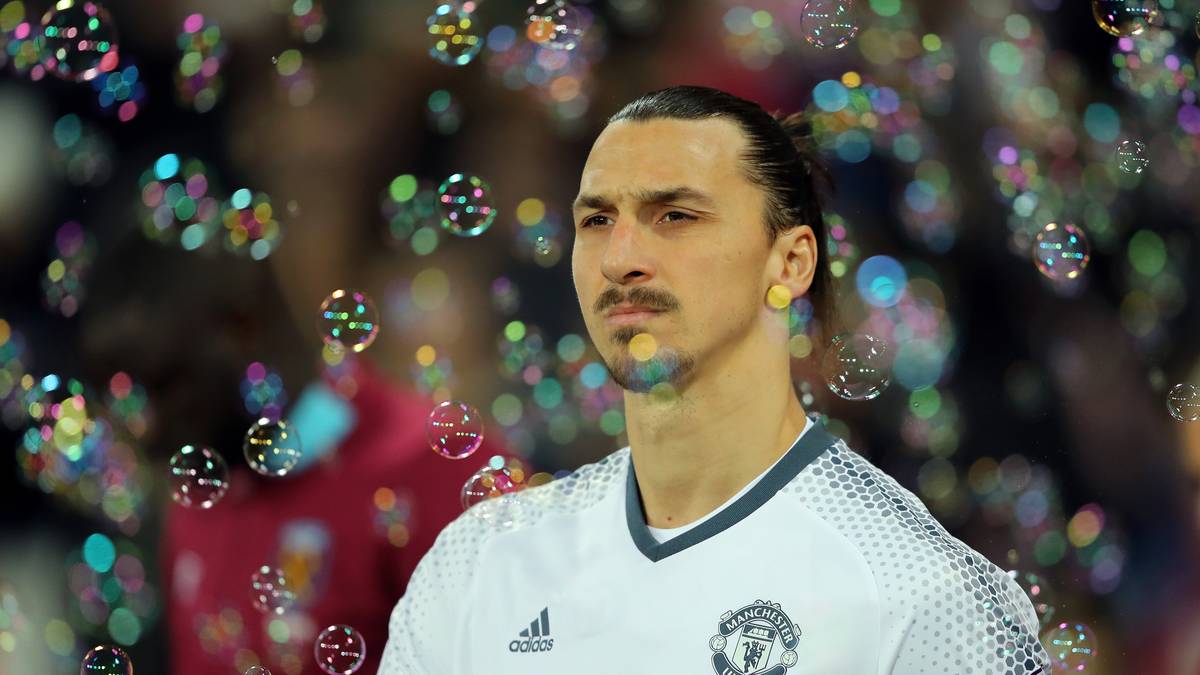 ZLATAN IBRAHIMOVIC (Manchester United): 13 Tore in 19 Premier-League-Spielen - der schwedische Superstar beweist, dass er auch der vermeintlich besten Liga der Welt gewachsen ist. Sein Vertrag läuft im Sommer schon aus, doch er hat die Option auf ein zweites Jahr bei den Red Devils. Alle Parteien sind sich einig, dass von dieser Option Gebrauch gemacht wird
