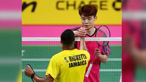 Beim Badmintonturnier der Commonwealth-Spiele in Birmingham wird Tze Yong Ng nicht nur wegen seiner Gold-Medaille sondern vor allem aufgrund einer schönen FairPlay-Geste, bei der auch sein Coach involviert ist, gefeiert. 