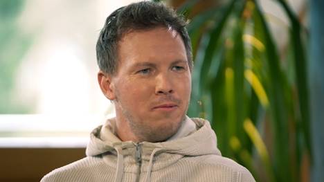 Julian Nagelsmann kritisierte zuletzt VfB-Stürmer Deniz Undav öffentlich - und beschwichtigte im Interview bei Magenta nun ob seiner forschen Vorgehensweise.