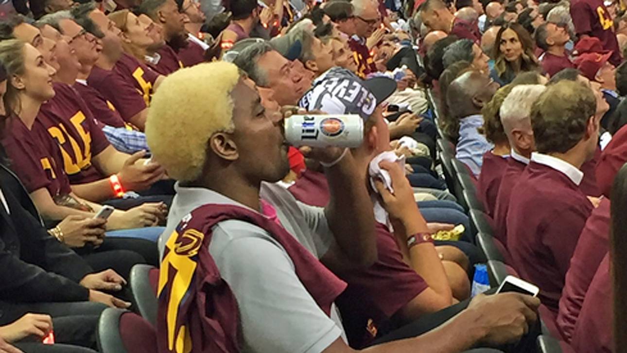 Ex-Champ mit Bierdose wird Netz-Hit