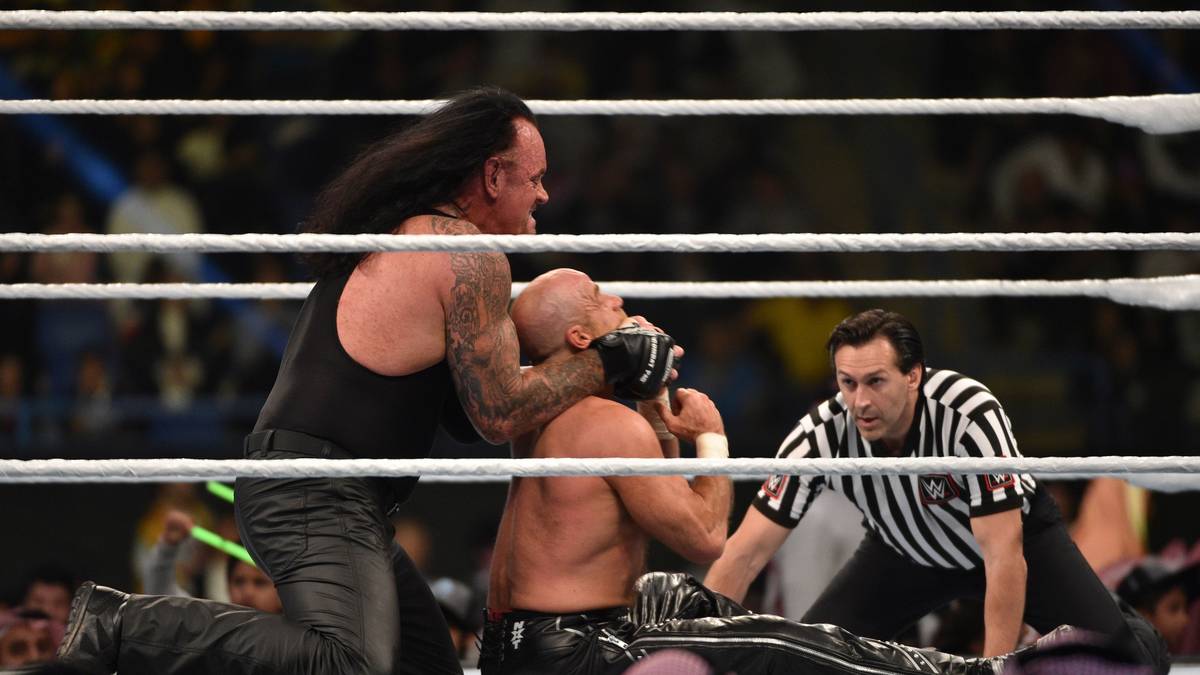 Etwas überraschend auch: Es fehlt der Undertaker (ohne nähere Erläuterung von Forbes). Die Legende steht zwar nur noch selten im Ring, hat aber erst 2019 einen neuen Deal mit WWE abgeschlossen. Dies sind die Stars, die ihn im Zaster-Ranking abgehängt haben sollen ...