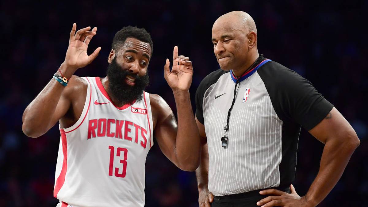 JAMES HARDEN (Houston Rockets): Houstons Point Guard ist schon wieder on fire. Zwar hinkt er seiner Trefferquote von Downtown aus dem Vorjahr noch etwas hinterher, aber bei den Zwei-Punkt-Würfen liegt er aktuell bei über 57 Prozent. Im Schnitt macht er in dieser Saison satte 35 Punkte und knüpft damit nahtlos an die Vorsaison an, wo er in 32 Spielen 30 oder mehr Punkte erzielte