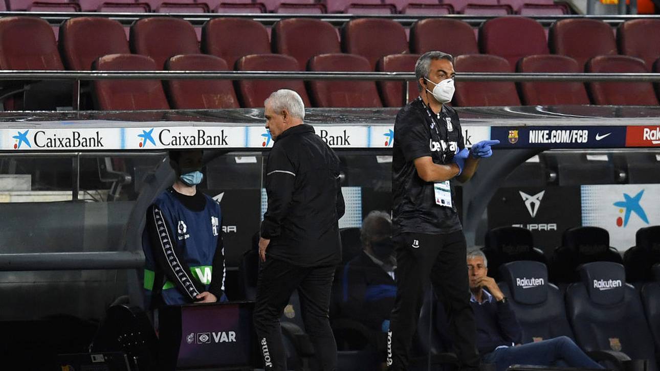 Coach fliegt nach Schiri-Imitation