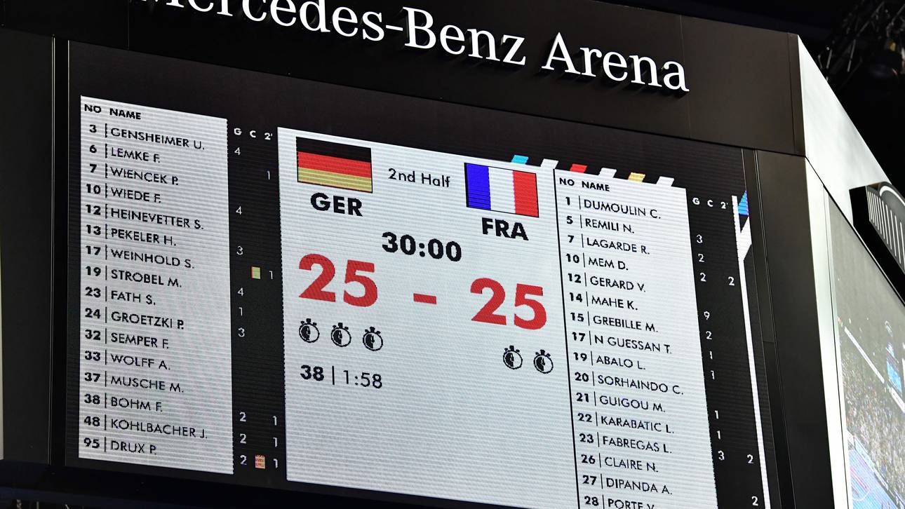 Rot auf Weiß zeugte die Anzeigetafel in Berlin vom neuerlichen deutschen Last-Second-Drama