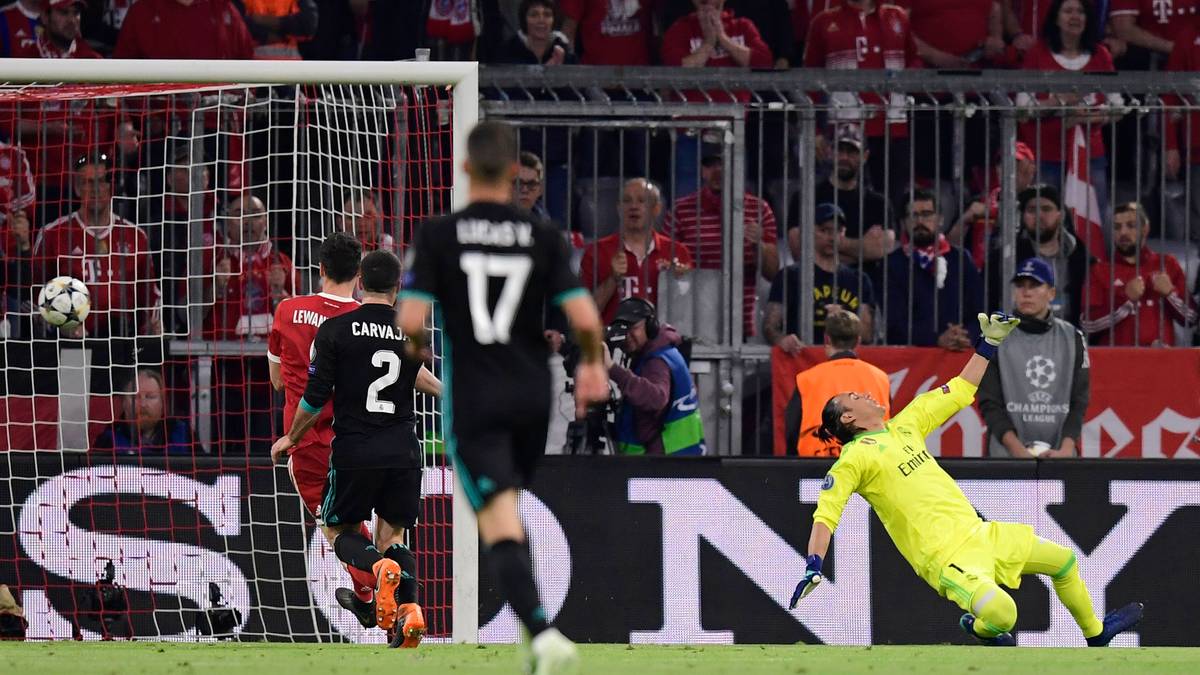 TUTTOSPORT (Italien): "Wenn Real siegt, auch wenn Cristiano Ronaldo nicht trifft, können die Spanier mit Recht vom Champions-League-Sieg träumen. Real versenkt Bayern vor dessen Fans und bezeugt einmal mehr, der klare Favorit dieses Turniers zu sein."