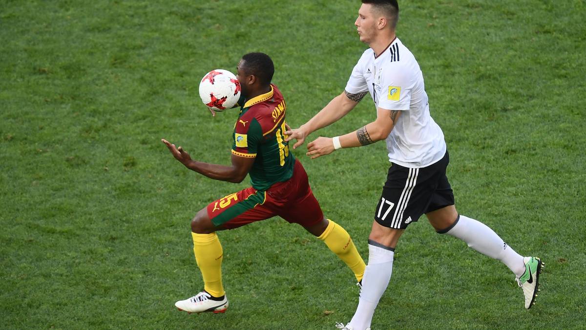 NIKLAS SÜLE: Der künftige Münchner begann überraschend zentral in der Dreierkette. Stand dort sicher und organisierte seine Nebenleute. Entschlossen in Kopfballspiel und Zweikampf. Schnörkellos im Aufbauspiel. Beim Gegentor aber zu weit weg von Aboubakar. SPORT1-Note: 3,5