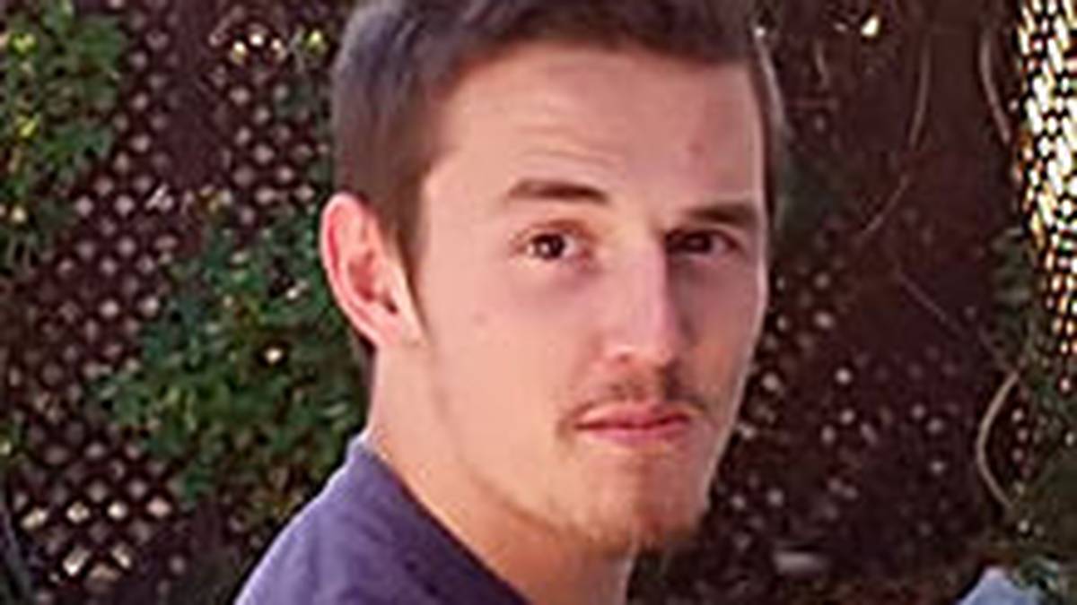 SYNDICATE - 2,6 Millionen Follwer: Der 25-jährige Brite Tom “Syndicate” Cassel erlangte zunächst auf Youtube durch seine Minecraft Videos enormen Ruhm. Auf Twitch spielt er seit bereits einigen Jahren bei den Großen mit. Auf seinem Kanal spielt er immer noch primär Minecraft, Call of Duty, und CS:GO. 2014 erreichte  auf Twitch als erste Person die 1 Millionen Follower-Marke. Auch heute streamt er noch primär Minecraft, Call of Duty und inzwischen auch Fortnite