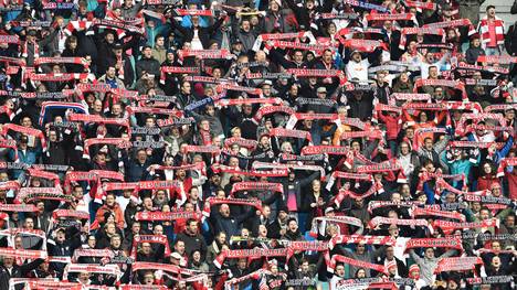 Fans von RB Leipzig unterstützen ihr Team