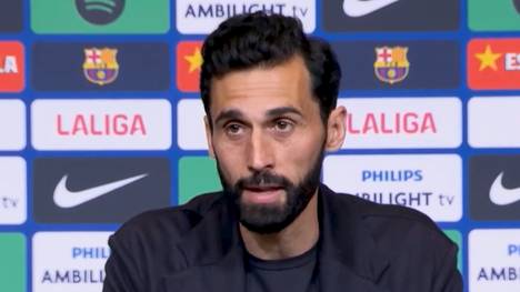 Nach der 0:2-Niederlage im Clásico und der Meisterkrönung Barcelonas wendet sich Real-Coach Álvaro Arbeloa an die Fans und gibt ein Versprechen ab. Ob der stark gefährdete Coach es selbst einlösen kann, ist dabei ungewiss.
