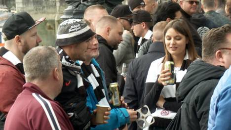 Nach den Ausschreitungen in Marseille sind die Fans der Eintracht auf "Bewährung": Trotzdem sammeln sich bereits Tausende Fans in London für das Champions-League-Spiel gegen Tottenham. 