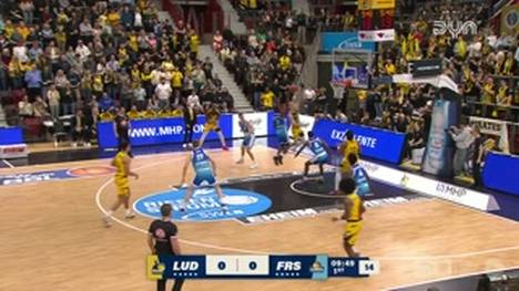 Die BBL-Highlights der Basketball-Partie MHP RIESEN Ludwigsburg - SKYLINERS Frankfurt im Video.