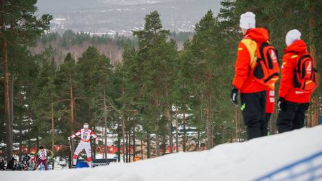 Melina Meyer Magulas aus Griechenland und Regina Bertoti aus Ungarn in der Qualifikation zur Nordischen Ski-WM in Falun