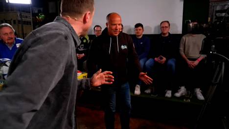 Daniel Svensson fliegt beim Auswärtsspiel von Borussia Dortmund bei Tottenham Hotspur mit Rot vom Platz. Der SPORT1 Fantalk stellt die Szene mit Maik Franz und Moderator Hartwig Thöne nach.