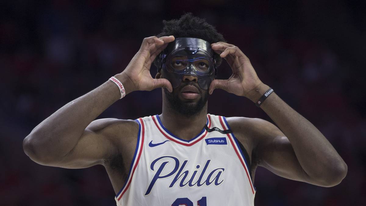 DEFENSIVE PLAYER OF THE YEAR: RANG 3 - JOEL EMBIID (Philadelphia 76ers): Neben seinem elitären Social-Media-Game lässt der Big Man der Sixers auch auf dem Platz Taten folgen. 1,8 Blocks und 11 Rebounds deuten seine einschüchternde Wirkung nur an