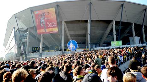 Fans vor dem Stadion beim Spiel Dynamo Dresden v Hansa Rostock - 3. Liga