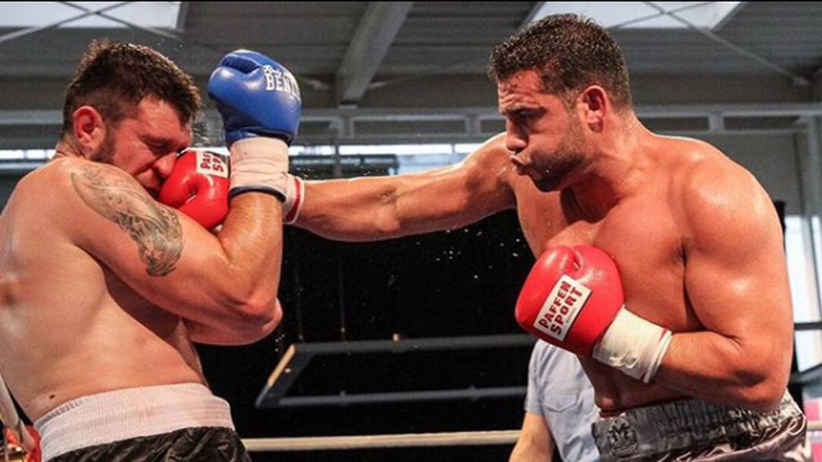 Bei seinem Comeback-Kampf gegen den Weißrussen Andrei Mazanik siegt er durch Technischen K.o. in der siebten Runde