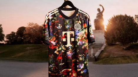 Der FC Bayern bricht mit seiner Wiesn-Tradition. Statt auf den klassischen Trachten-Look setzt der Rekordmeister auf eine echte Farbexplosion. Das neue Wiesn-Trikot soll erstmals nicht den Look, sondern das Gefühl der Wiesn auf den Platz bringen.