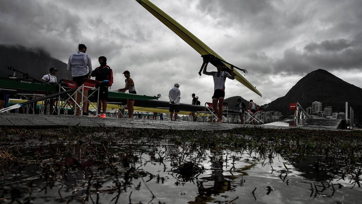 Die Ruderer müssen ihre Boote aufgrund des schlechten Wetters schweren Herzens wieder verstauen
