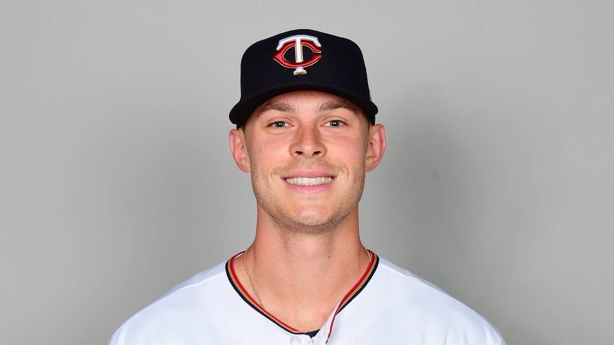 An der deutsch-amerikanischen John-F.-Kennedy-Schule erlernte er im Alter von sechs Jahren Baseball und sammelte auch erste Erfahrungen in Baseball-Teams. Nebenbei spielte er aber auch noch Tennis und probierte weitere Sportarten aus