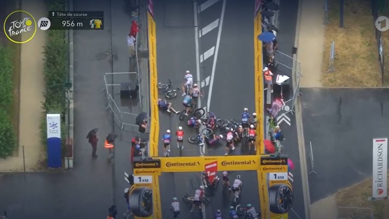 Massensturz überschattet Tour-Finale