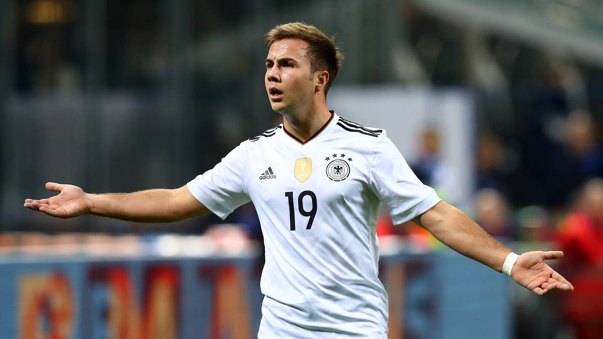 MARIO GÖTZE (Borussia Dortmund): 2014 noch WM-Held. Wackelt vier Jahre später bedenklich. Wurde kürzlich von Vereinscoach Stöger und Nationaltrainer Löw öffentlich angezählt. Für die anstehenden Testspiele nicht nominiert. Ein Denkzettel! Muss dringend zulegen