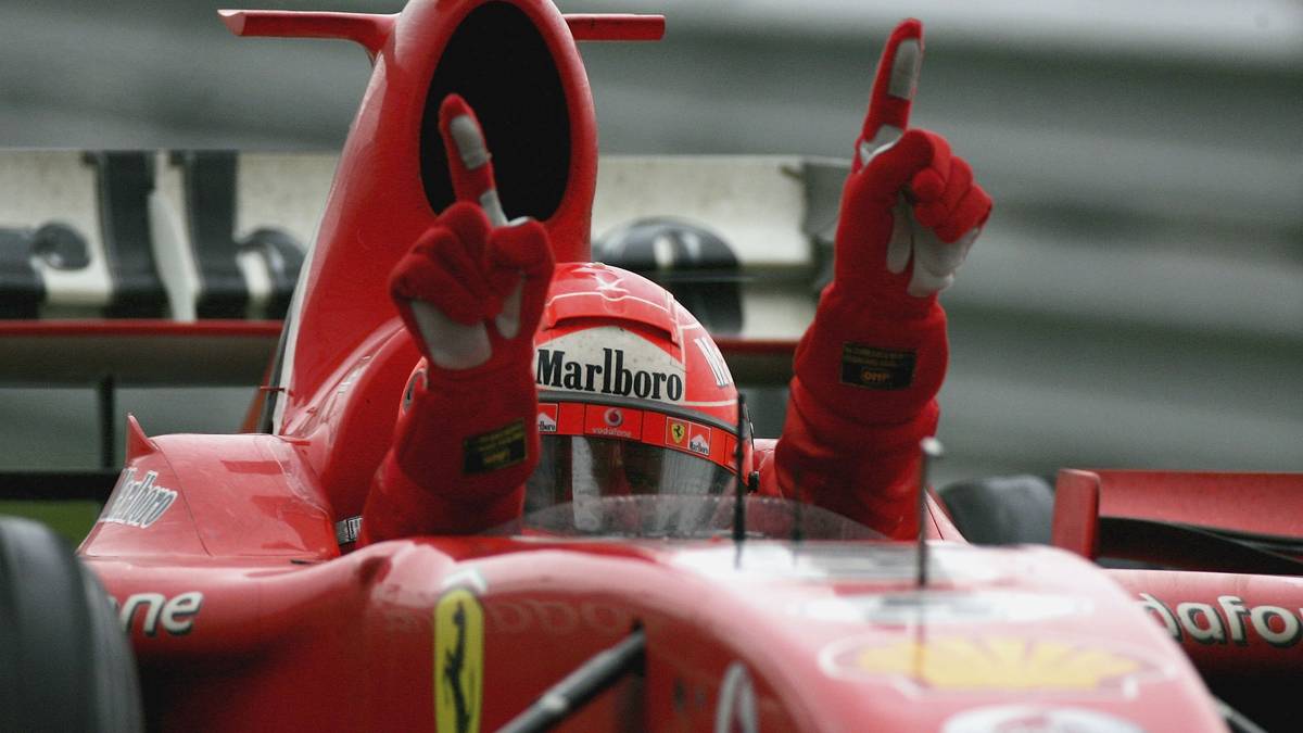 Zudem gelangen ihm 77 schnellste Rennrunden. Auch bei der Anzahl der Podestplätze (155) liegt er noch knapp vor dem zweitplatzierten Hamilton (150). Die WM 2002 entschied er bereits nach elf von 17 Rennen für sich