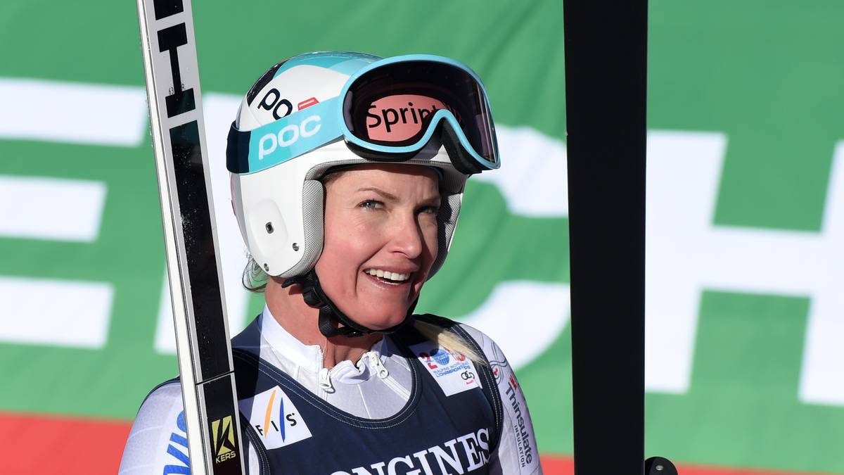 Das gleiche Schicksal wie der Österreich-Star hat Julia Mancuso ereilt. Die Olympiasiegerin von Turin musste sich kurz vor Saisonbeginn einer Hüftoperation unterziehen und wird deshalb in diesem Winter kein Rennen bestreiten können 