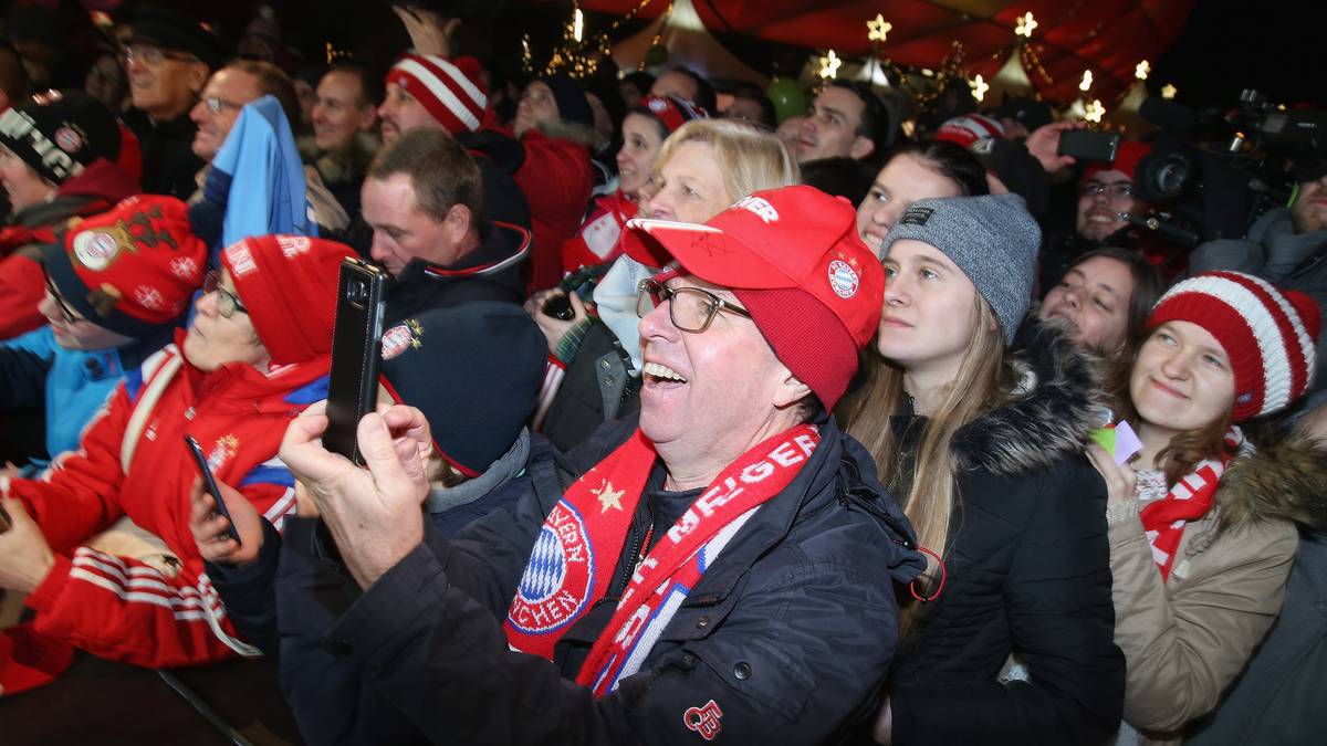 Die Fans genießen die Veranstaltung sichtlich