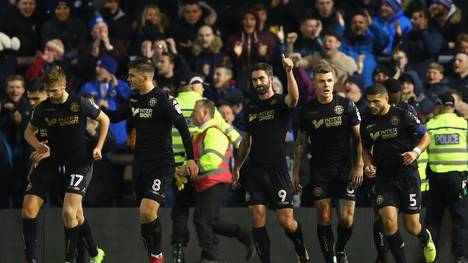 Will Grigg (M.) schoss Wigan Athletic in die dritte Runde des FA Cups