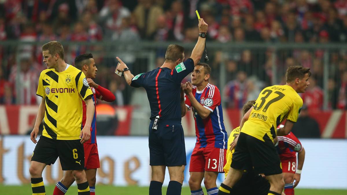 RAFINHA: Wie im erfolgreichen Pokalfinale 2014 gegen Borussia Dortmund wieder auf der linken Abwehrseite. Dem Brasilianer war wenig von seiner Adduktorenverletzung anzumerken, nach vorne allerdings etwas zurückhaltend. In der Verlängerung auf rechts, als Guardiola auf Viererkette umstellte - SPORT1-Note: 4