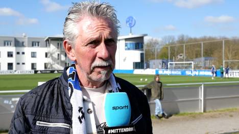 Edin Dzeko hat sich bei dem WM-Playoff-Spiel von Bosnien und Herzegowina an der Schulter verletzt. Mitspieler, Fans und Trainer Miron Muslic reagieren auf den Ausfall.