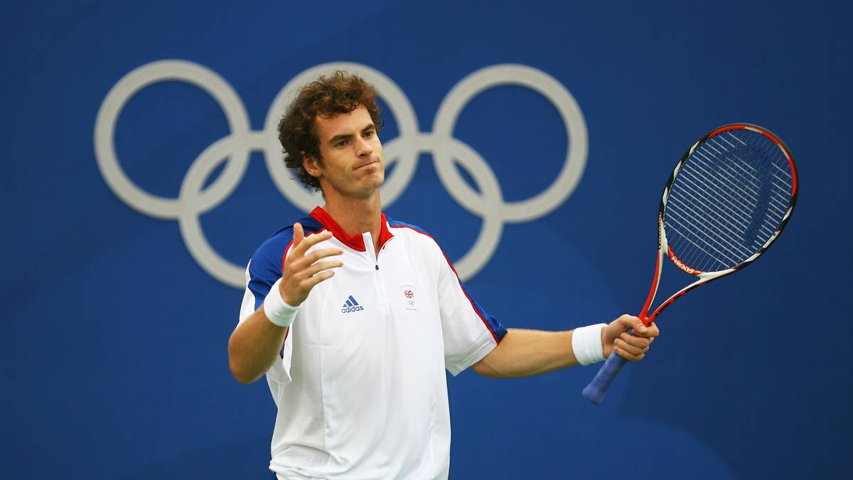 Bei seiner ersten Olympia-Teilnahme in Peking 2008 verliert Murray überraschend gegen Lu Yen-Hsun bereits in der ersten Runde. Auch im Doppel kommt er mit seinem Bruder Jamie nicht über das Achtelfinale hinaus
