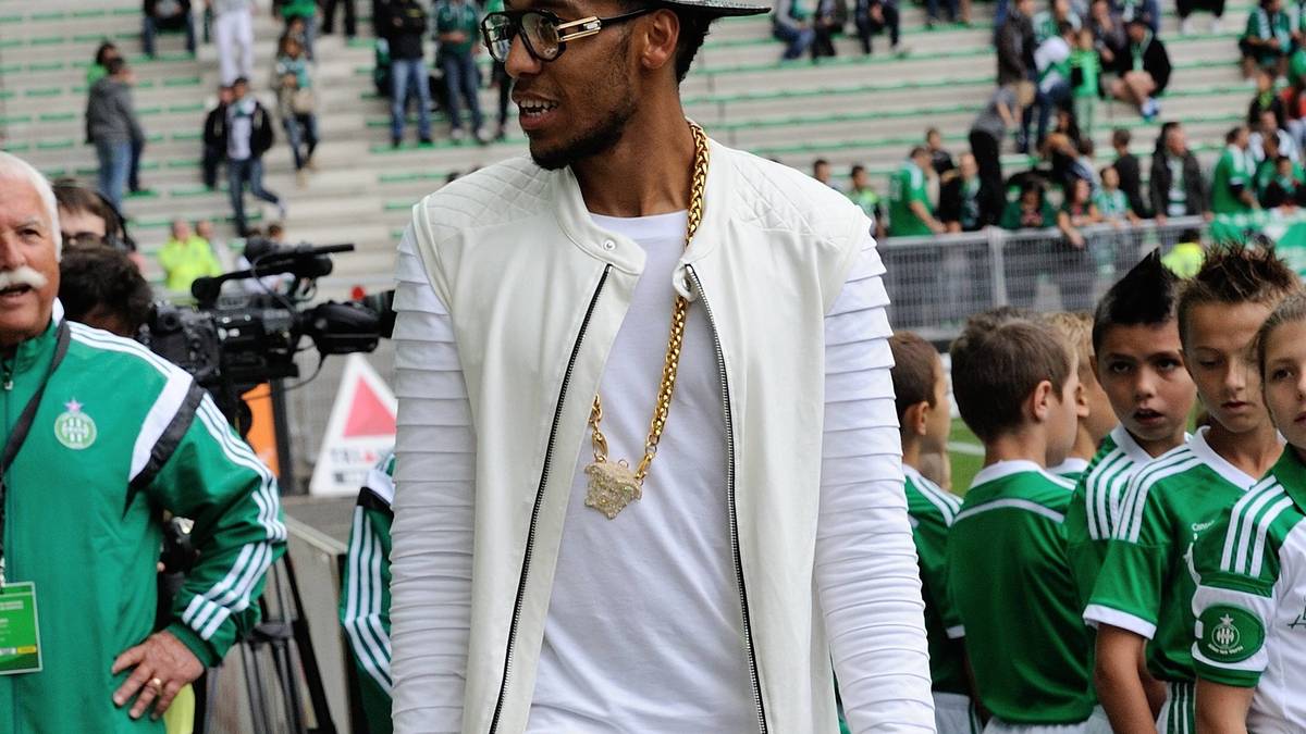 Immer mit Stil. Bei einem Spiel seines ehemaligen Vereins AS Saint-Étienne kam Auba ganz unschuldig in weiß ins Stadion gelaufen