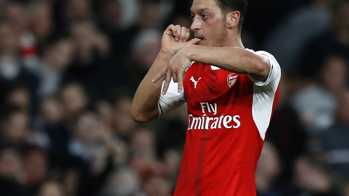 Kommt deshalb Mesut Özil? Der Weltmeister ist einer der besten Torvorbereiter der Premier League und wird wohl im Sommer zu haben sein - wenn ein Interessent denn unbedingt möchte. Auch Gerüchte um Real Madrids unzufriedenen Star James Rodriguez halten sich weiter hartnäckig