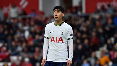 Südkoreas Fußball-Topstar Heung-Min Son hat sich erfolgreich einer Operation im Gesicht unterzogen. Dies gab der nationale Verband am Samstag bekannt, die WM in Katar ist dennoch in Gefahr. 