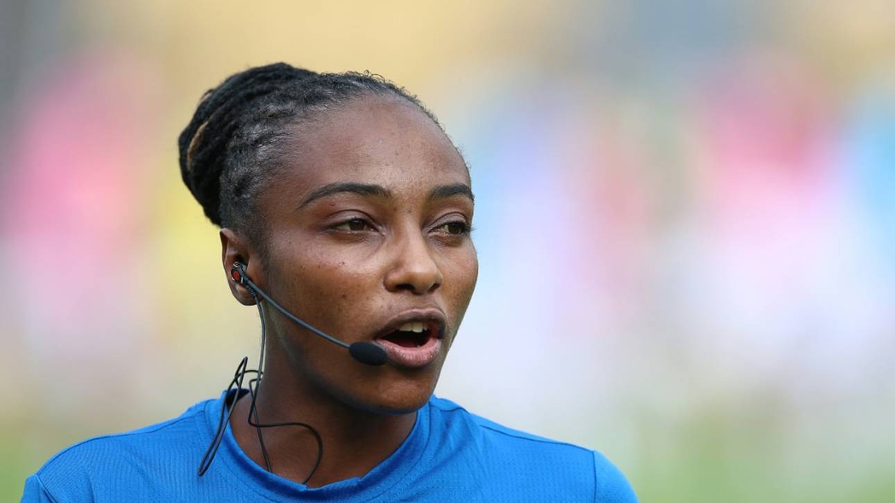 Schiedsrichterin beleidigt  – Festnahmen