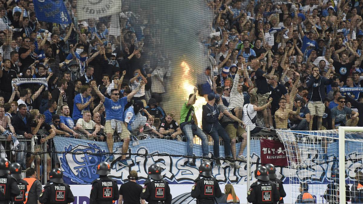 Genauso wie es wohl mit den 60ern in der Allianz-Arena weitergeht. Bei einem Abstieg wären Heimspiele in der Arena finanziell nicht mehr zu stemmen gewesen
