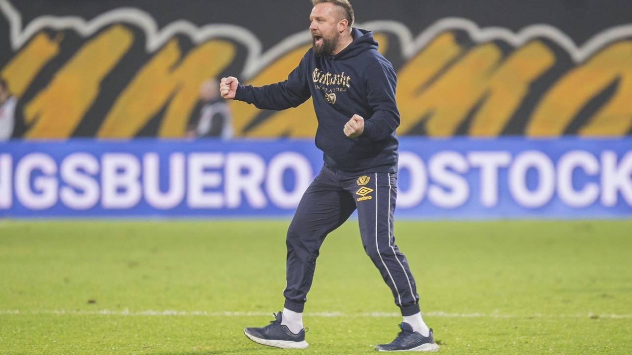 Mit S04-Tattoo: Eintracht-Coach freut sich “wahnsinnig”